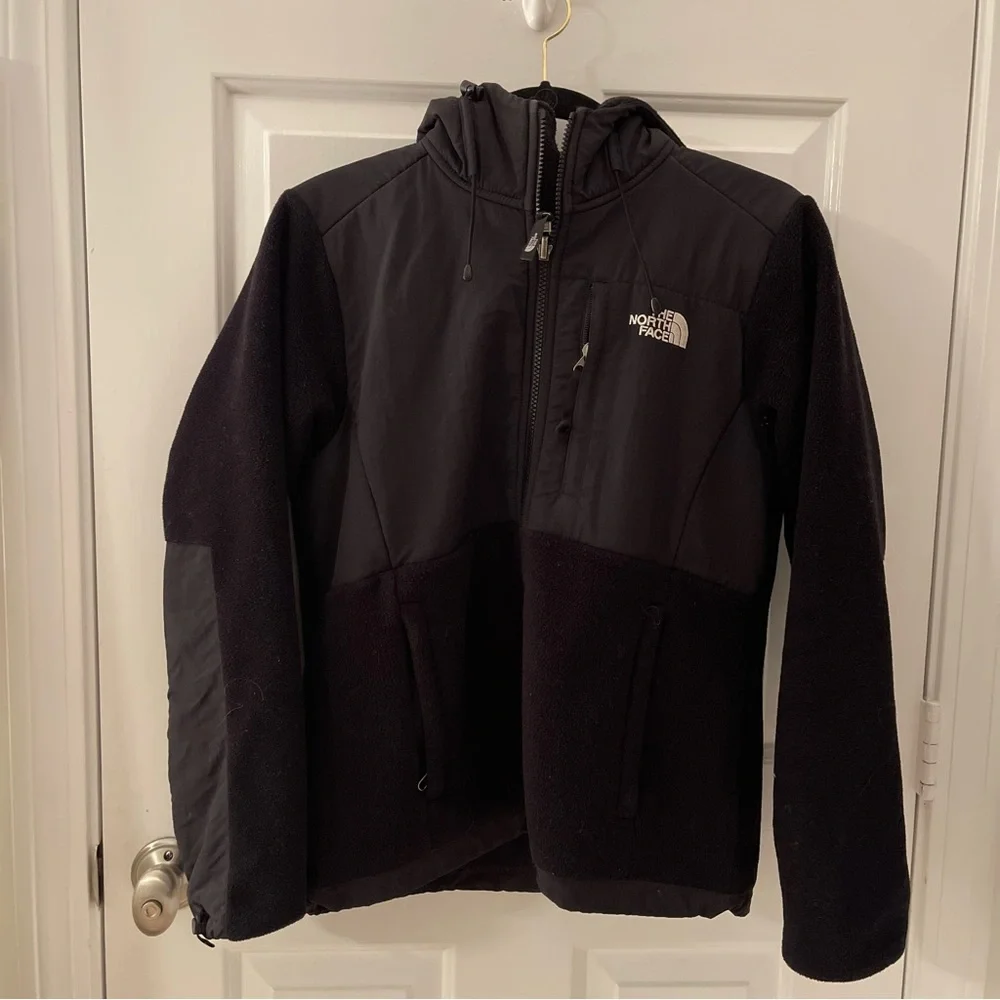 🎉HOST PICK🎉 The North Face black “Denali” zip up jacket with hood - Picture 2 of 11
